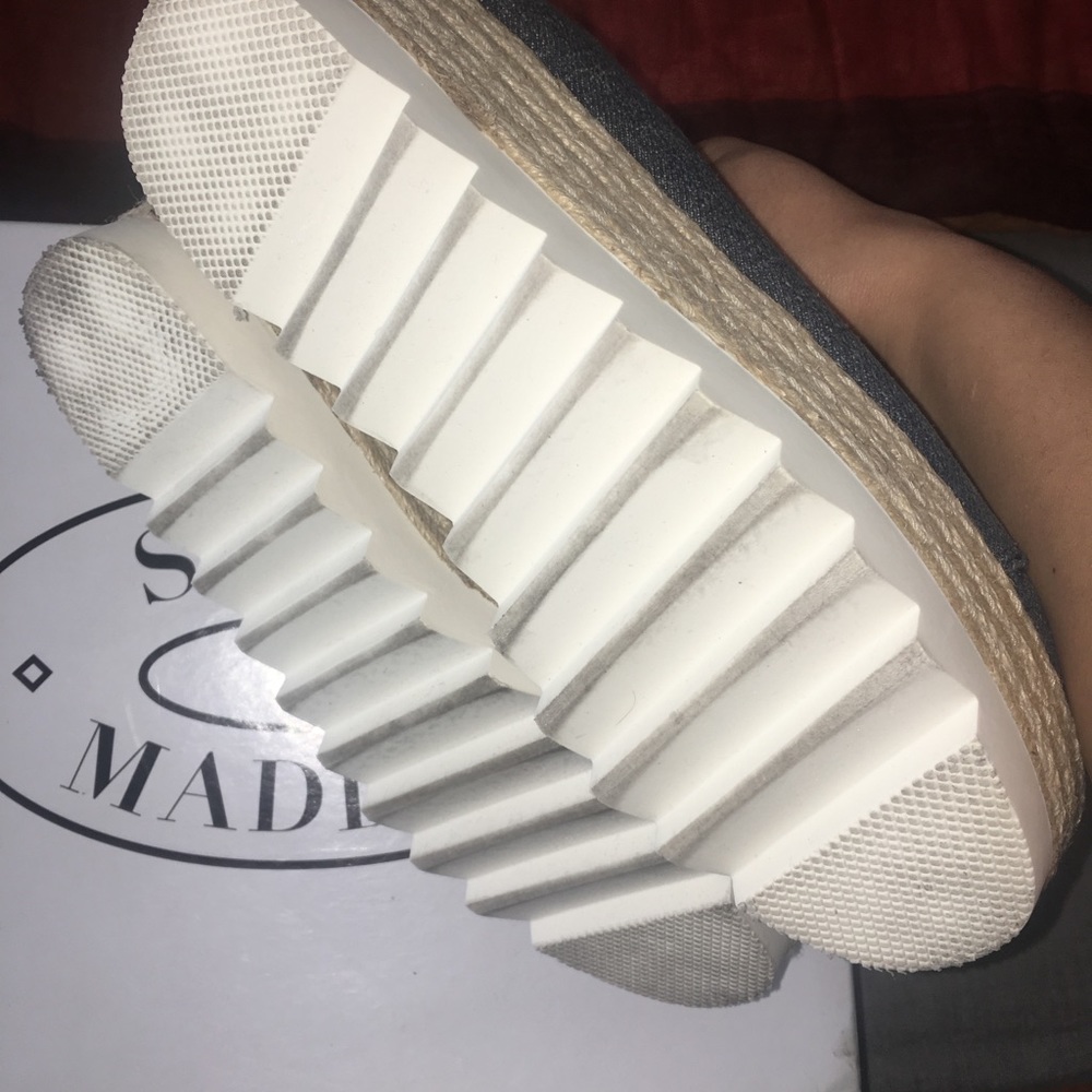 Shoes - Picture 4 of 4